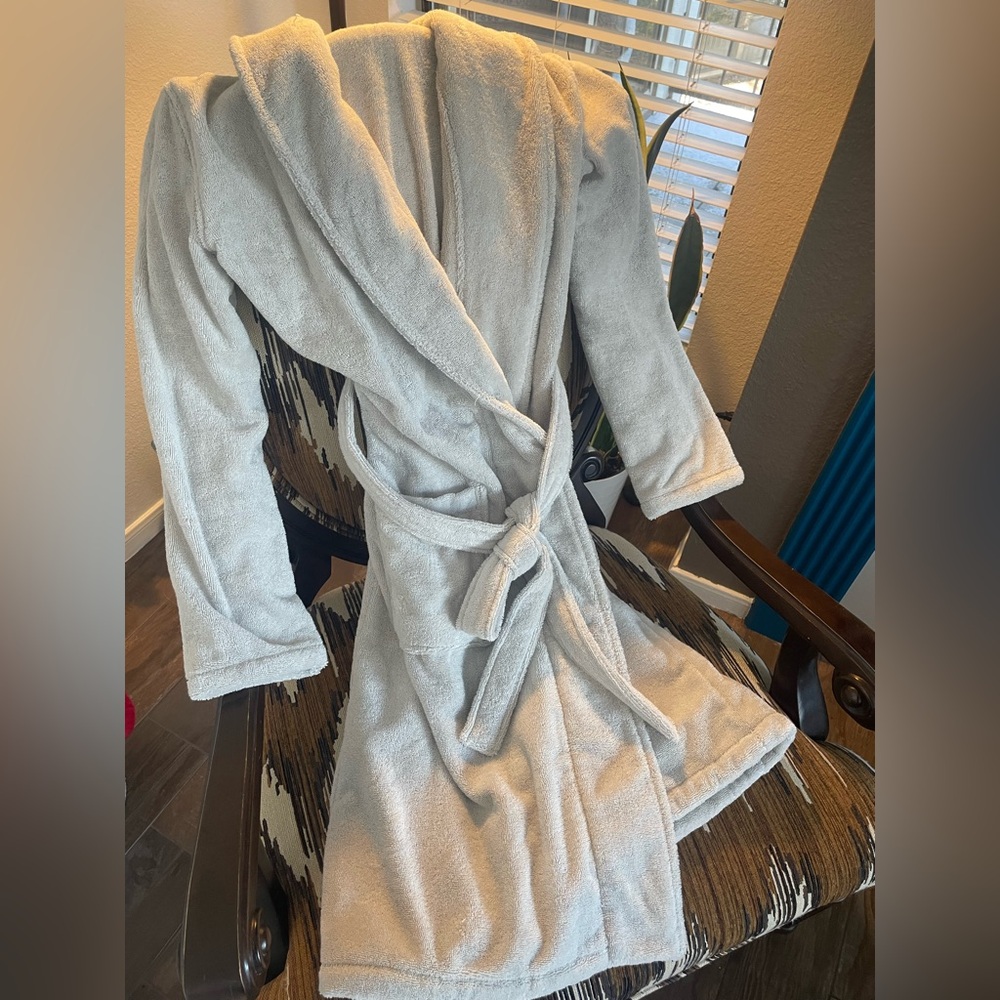Parachute Luxurious Turkish style Robe size M in the color Mineral NWT